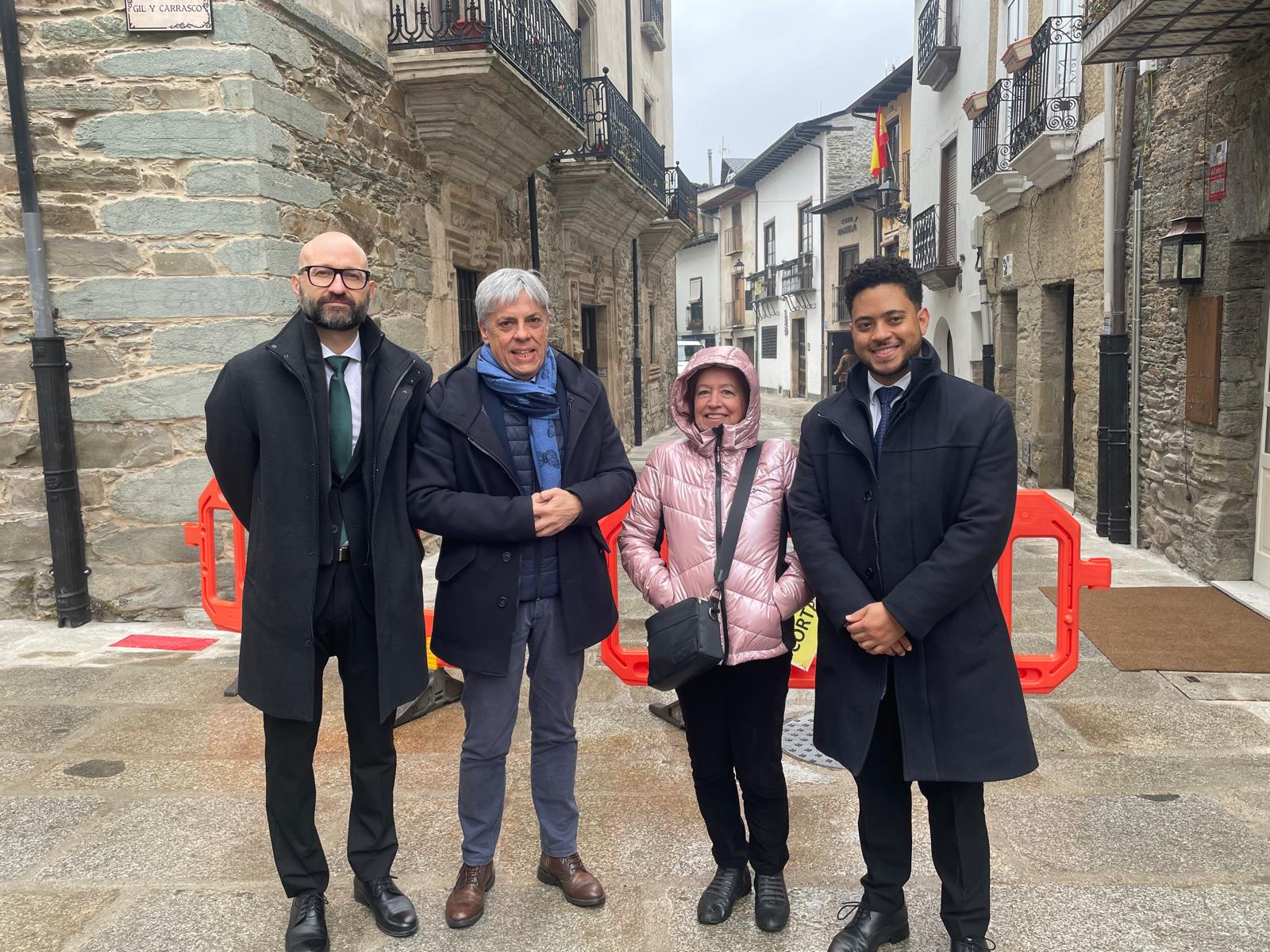 Apertura de la calle del Agua tras las obras.