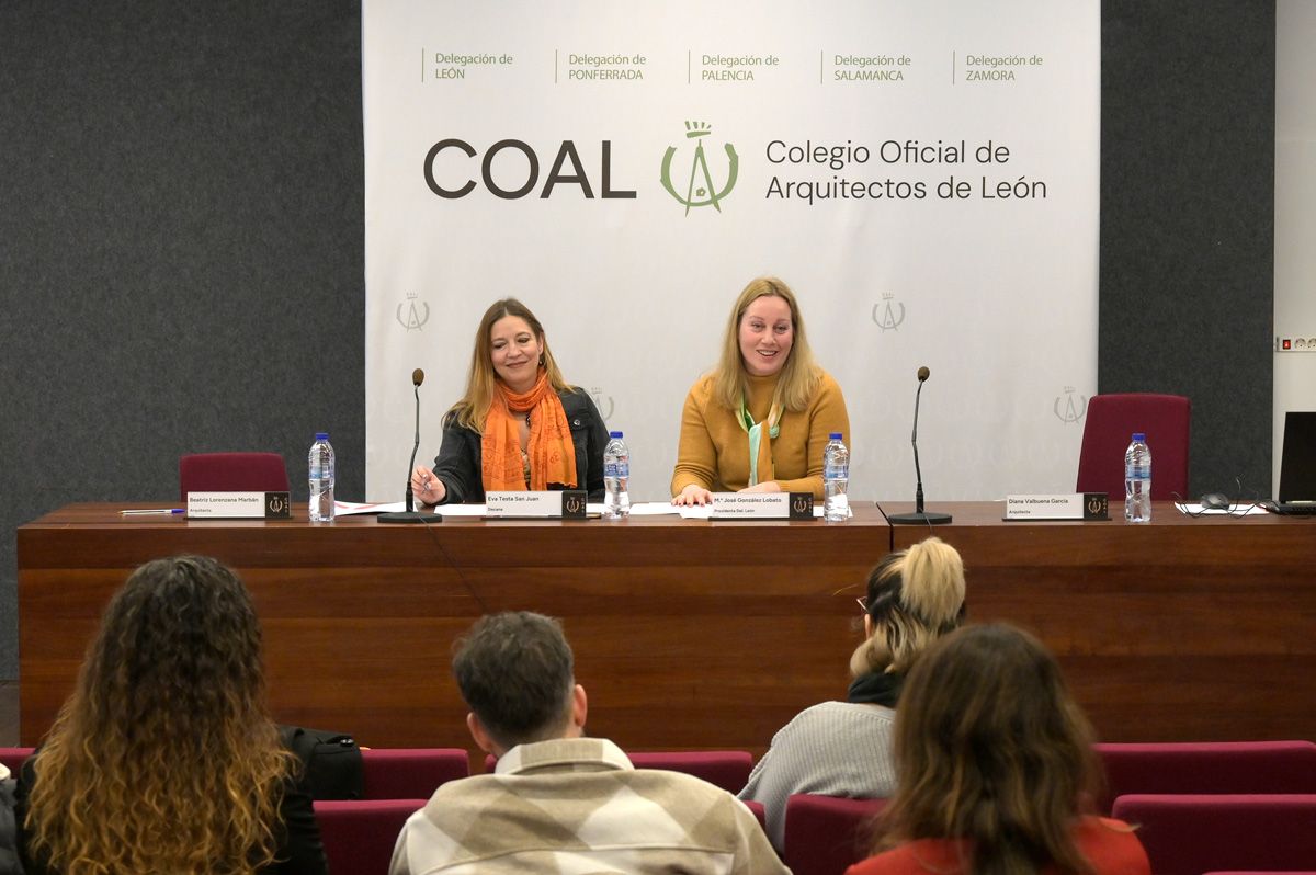 Un momento del acto celebrado este viernes en el salón de actos del Coal. MAURICIO PEÑA