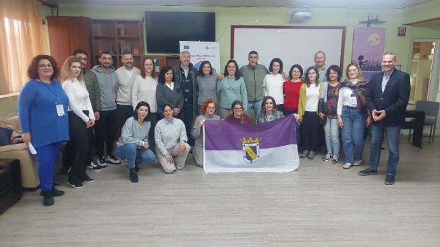 Foto de familia de los participantes en el proyecto con profesores coyantinos. | L.N.C.