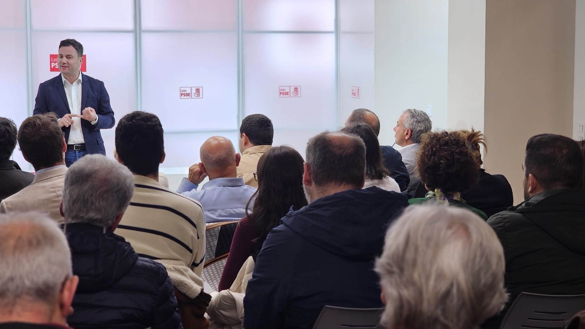 Javier Alfonso Cendón inició su campaña este viernes ante la militancia de la agrupación local. L.N.C.