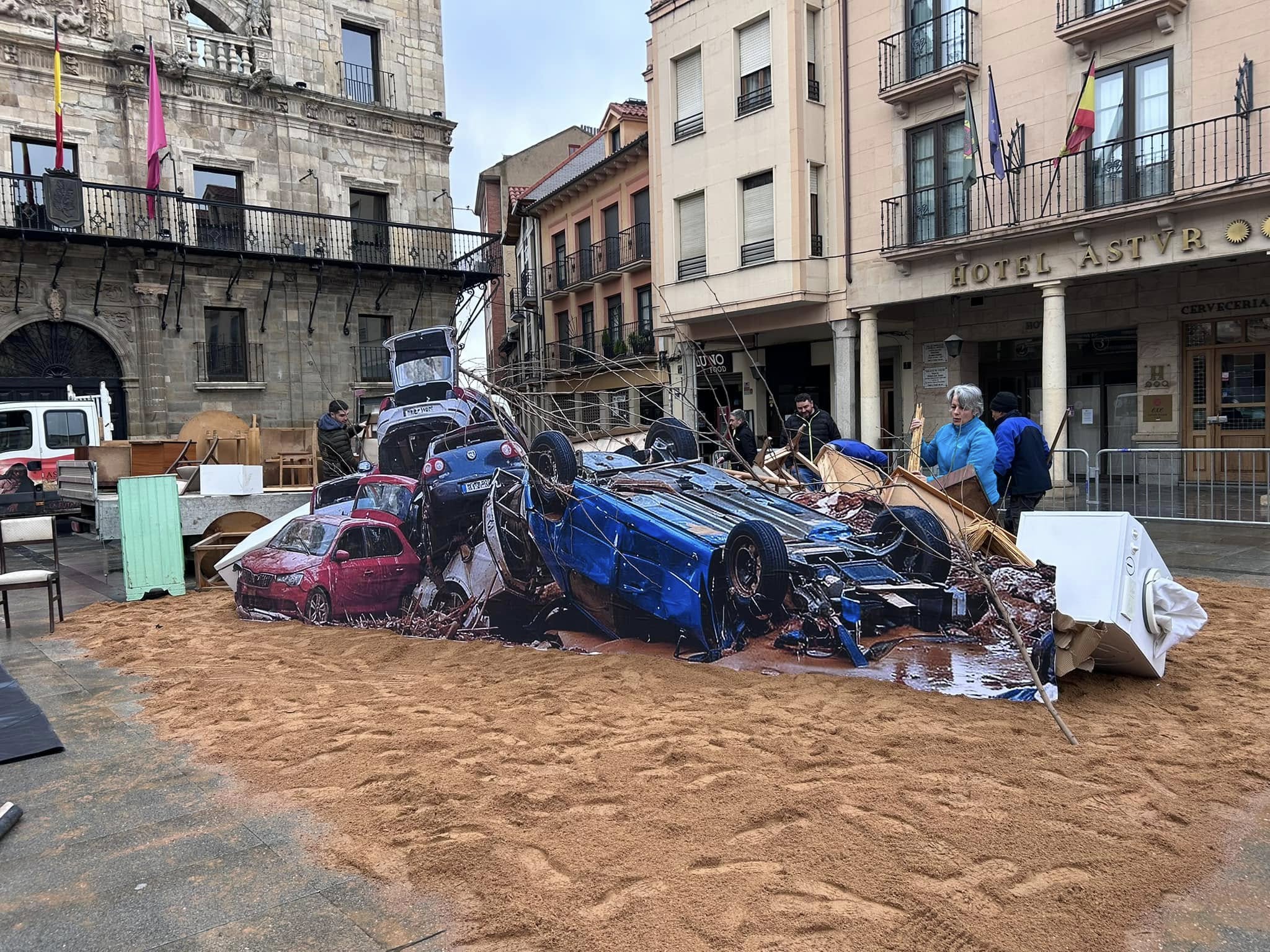 Piñata en homenaje a las víctimas y afectados por la Dana da Valencia que quemarán en Astorga. | L.N.C.