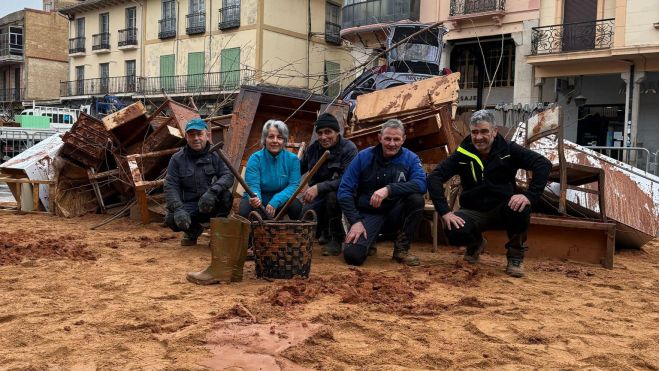 Miembros de la brigada que han preparado la obra toda la mañana. | L.N.C.