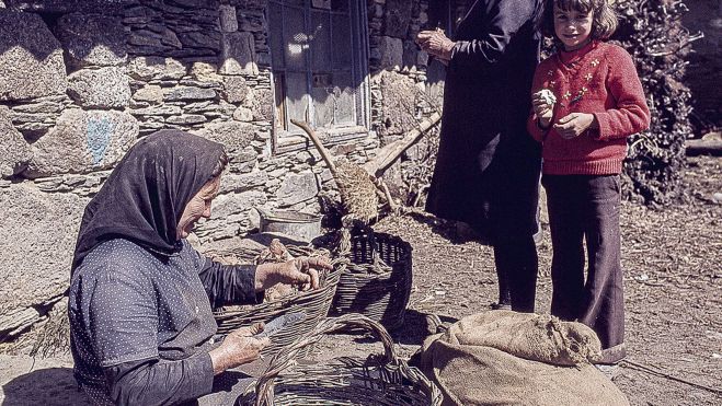 Mujeres en La Cabrera en los años 70 | FERNANDO RUBIO