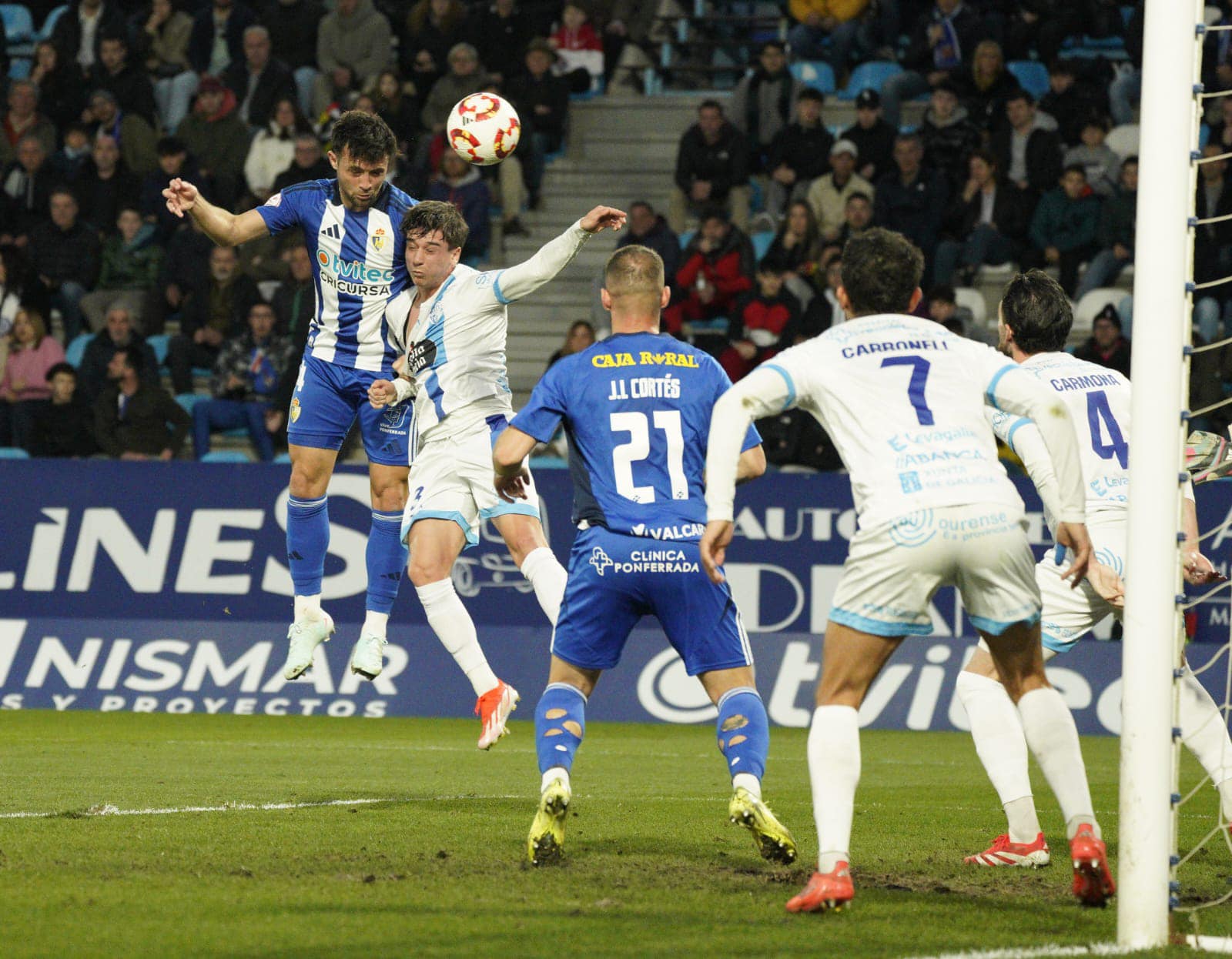 Yeray y Sibille forman la pareja perfecta en los balones parados de la Ponferradina. PONFERRADINA