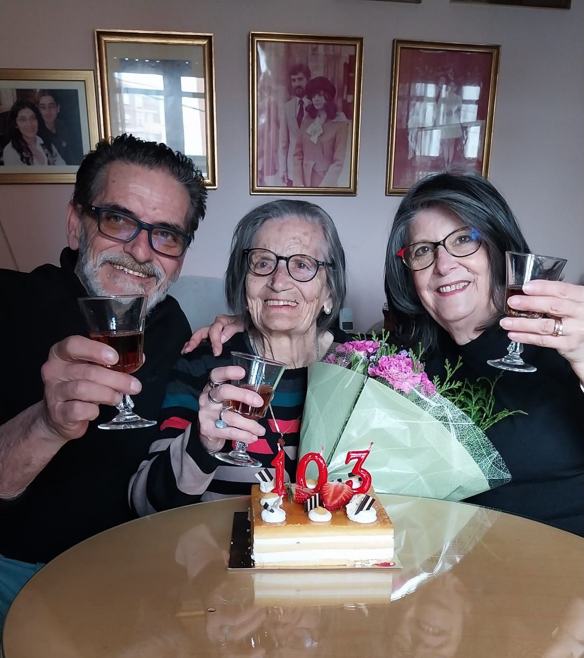 'Nati celebró este miércoles sus 103 años acompañada de dos de sus hijos. L.N.C.