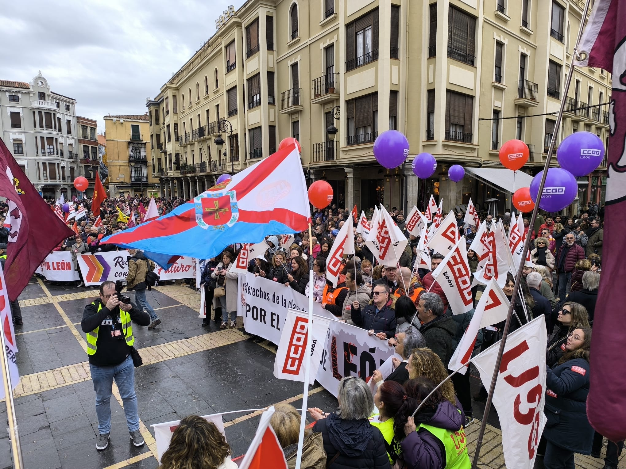 Participación de CCOO Bierzo en la manifestación del 16-F en León.