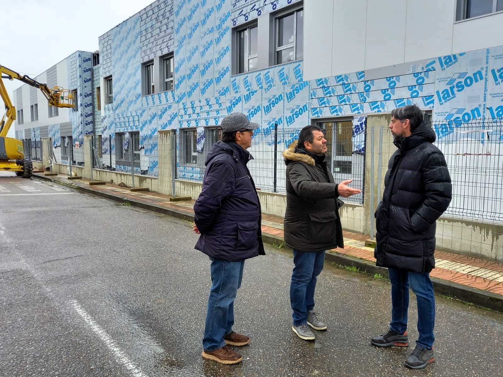 Miembros del PP en las obras de la Residencia de ancianos en Camponaraya.