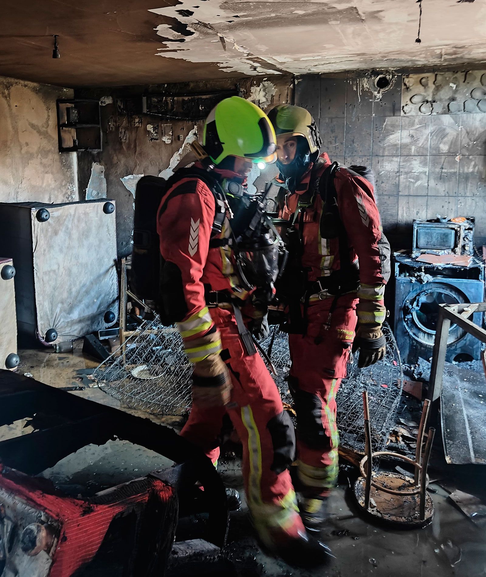 Un instante de la intervención de los Bomberos de León. | BOMBEROS DE LEÓN