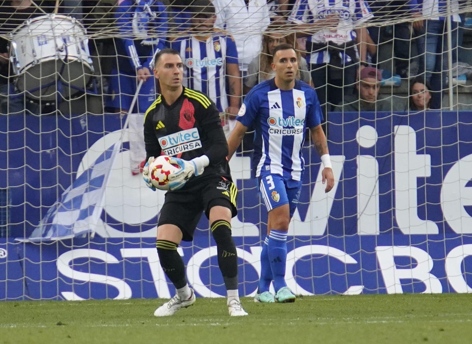 Andrés volvió a ser diferencial manteniendo con vida a la Ponferradina . PONFERRADINA