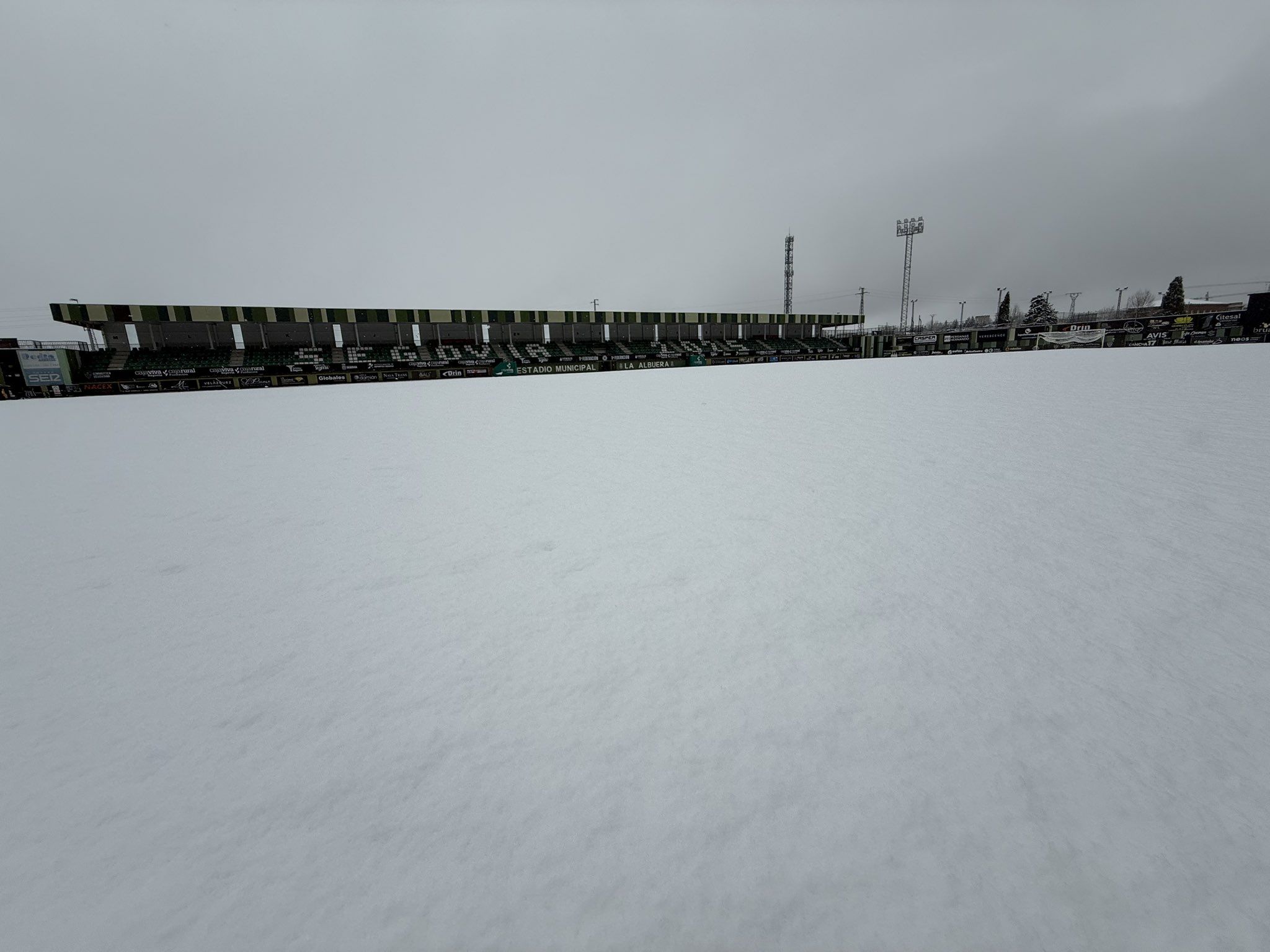 Así ha amanecido La Albuera tras las fuertes nevadas.CULTURAL