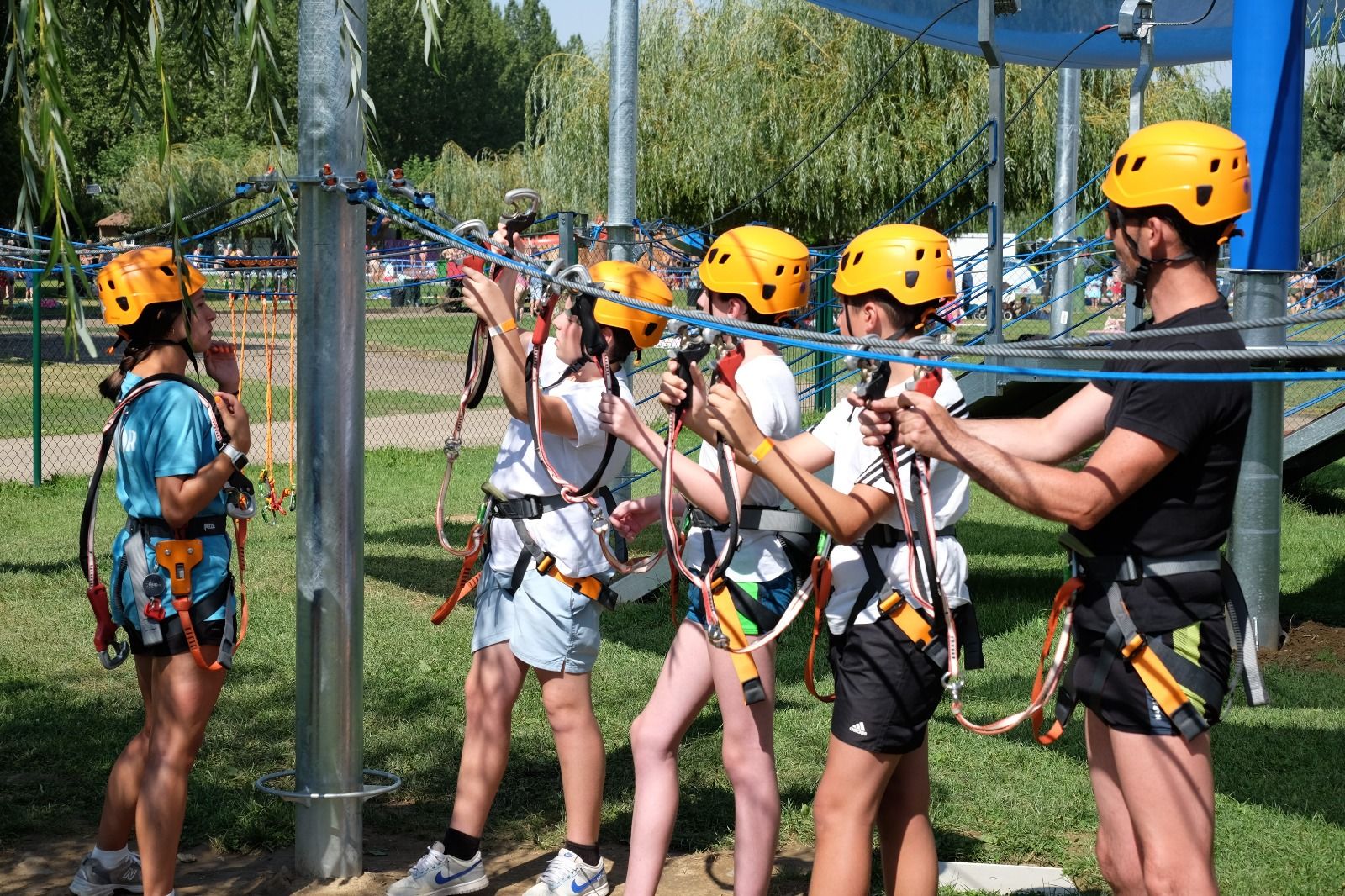 Varios niños disfrutando del parque 'Mr. Shark Aventura Park' de Valencia de Don Juan. | L.N.C.