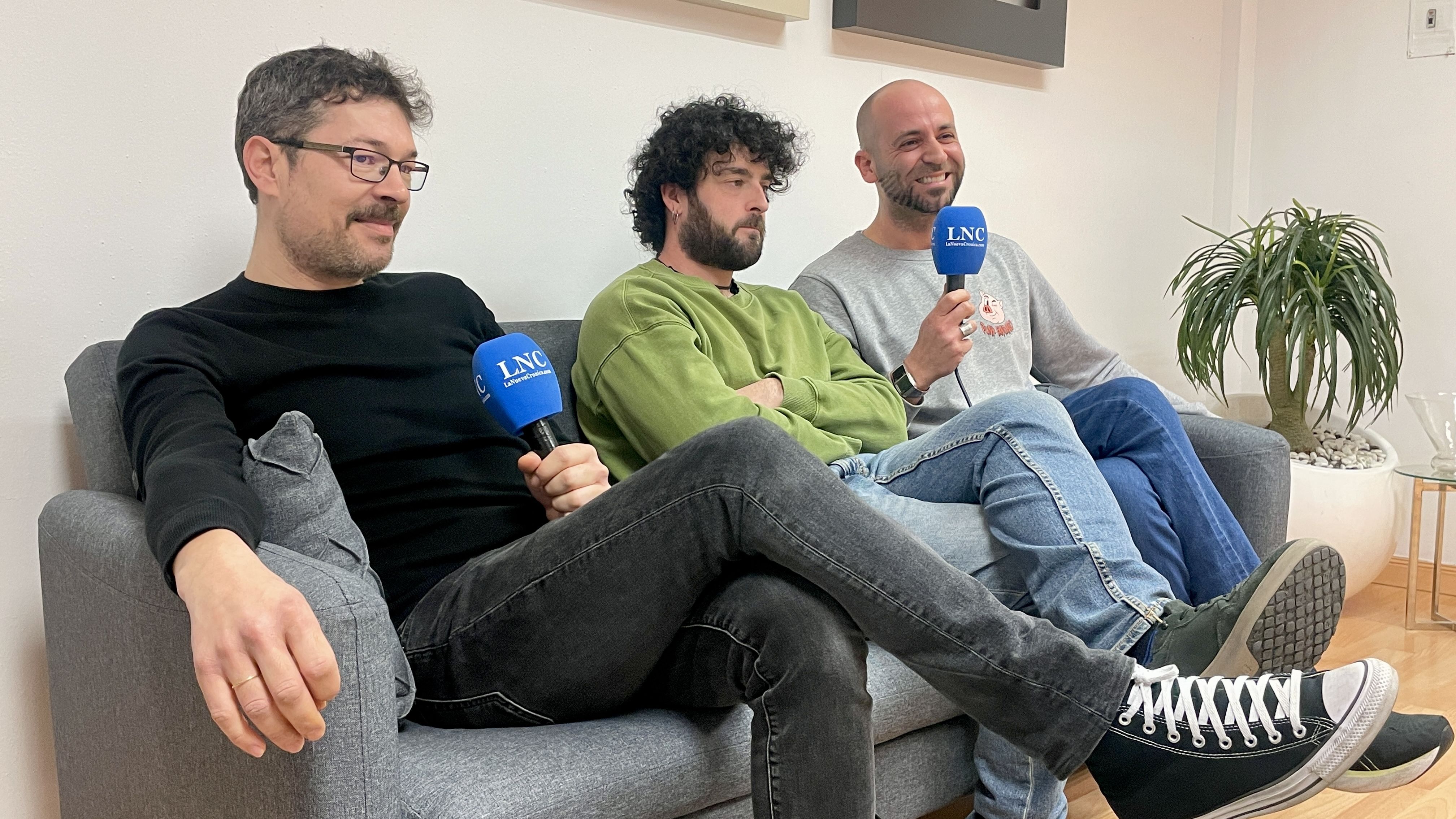 Un instante del grupo durante la entrevista en La Nueva Crónica