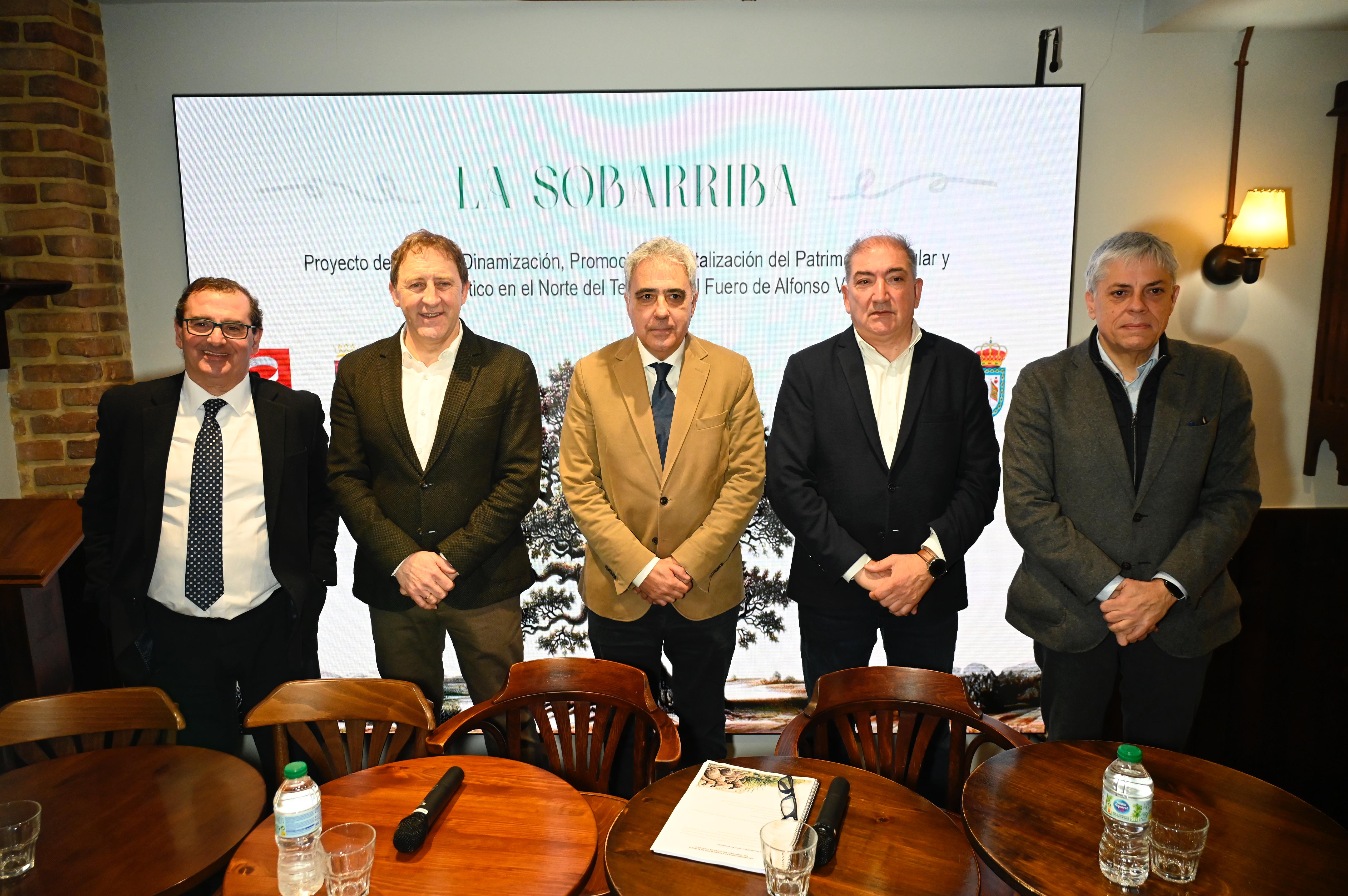 Autoridades y representantes de las entidades colaboradoras presentan el proyecto de dinamización de la Sobarriba | SAÚL ARÉN