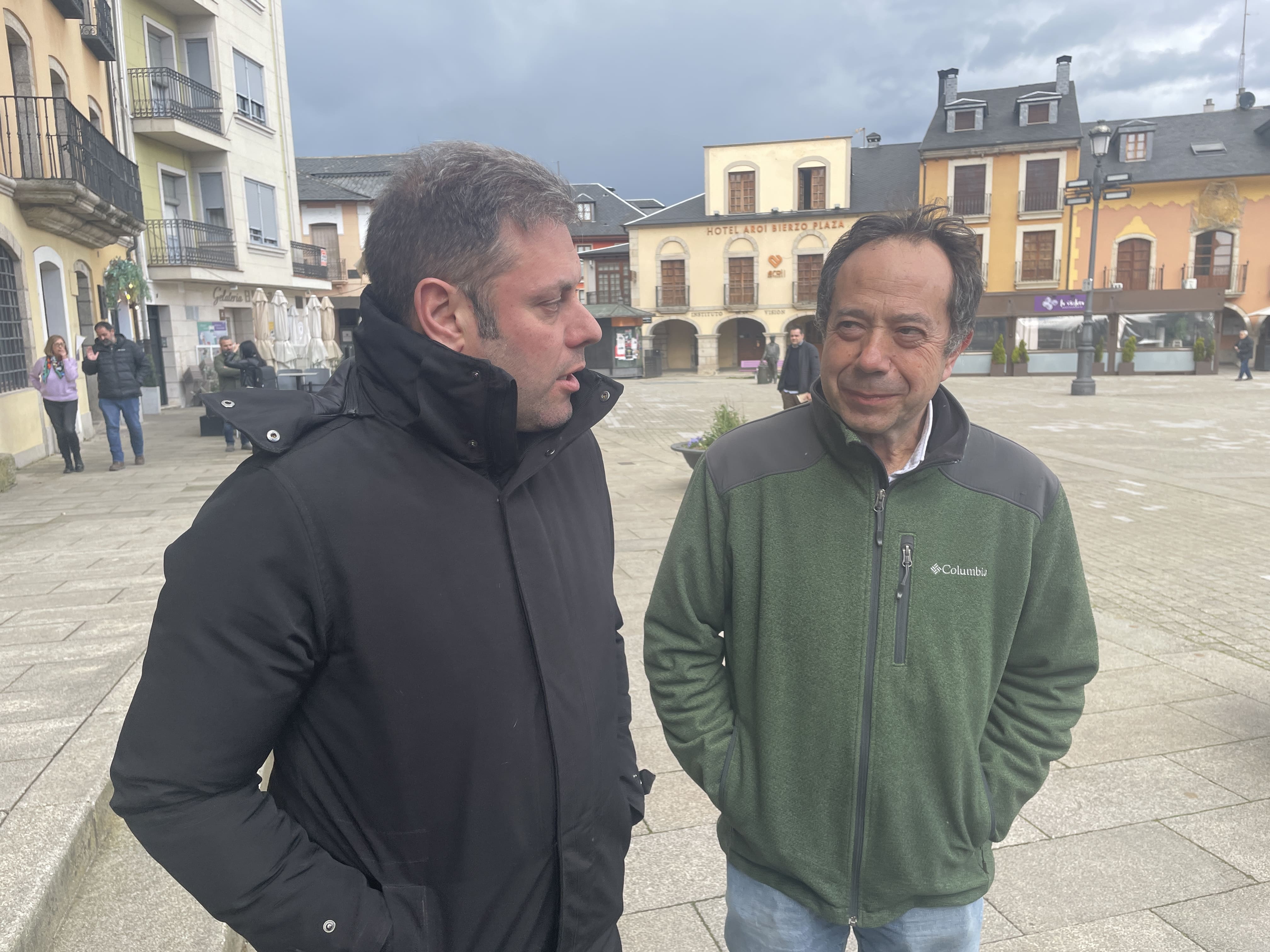 Iván Alonso (izquierda) junto a Santiago Castelao (derecha). | JAVIER FERNÁNDEZ