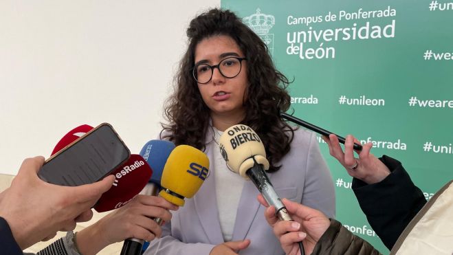 Carmen Vega Valdés acudió al acto en el Campus de Ponferrada. | J.F.