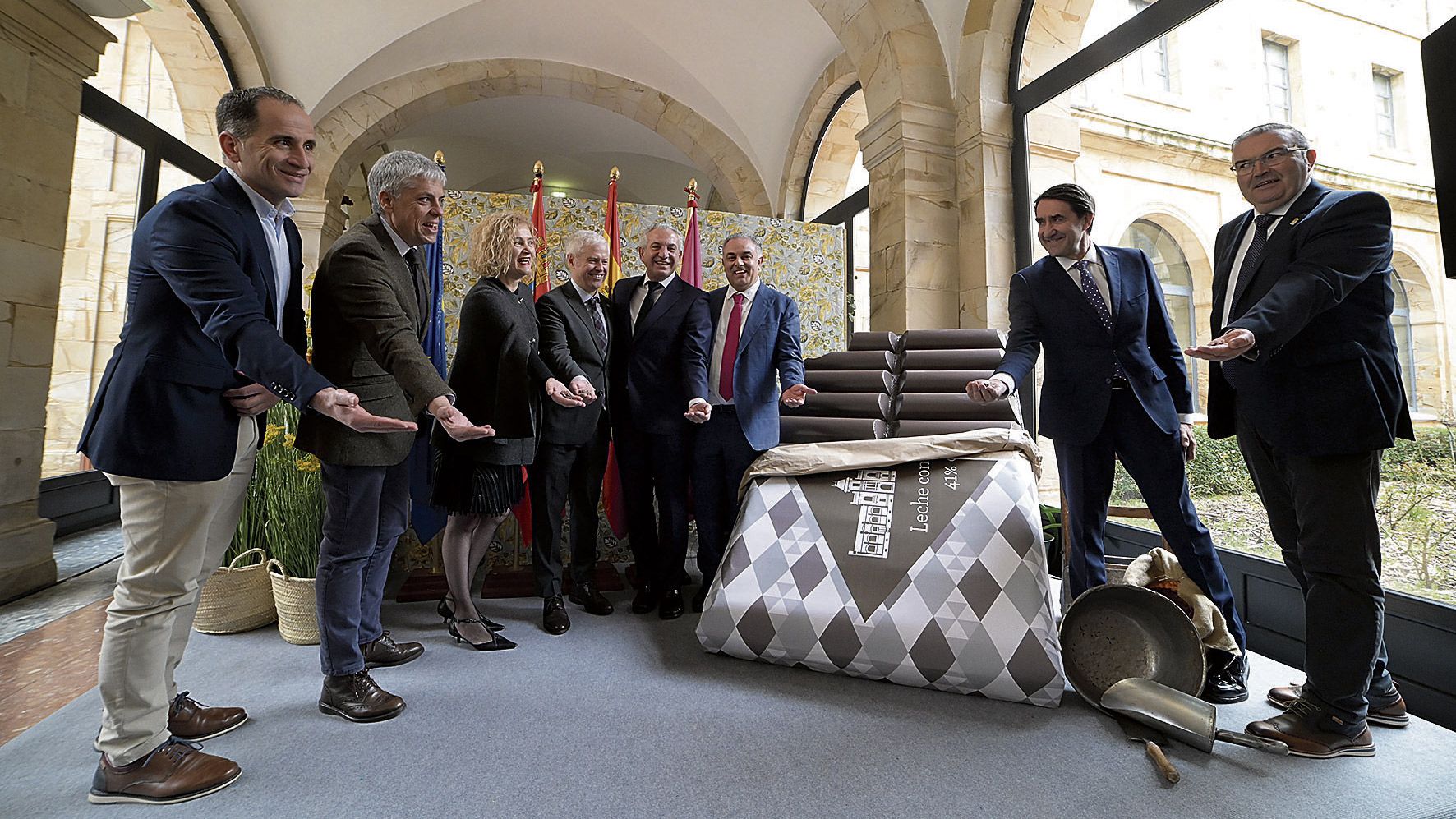 Un instante de la inauguración oficial del Salón Internacional del Chocolate de Astorga. | MAURICIO PEÑA