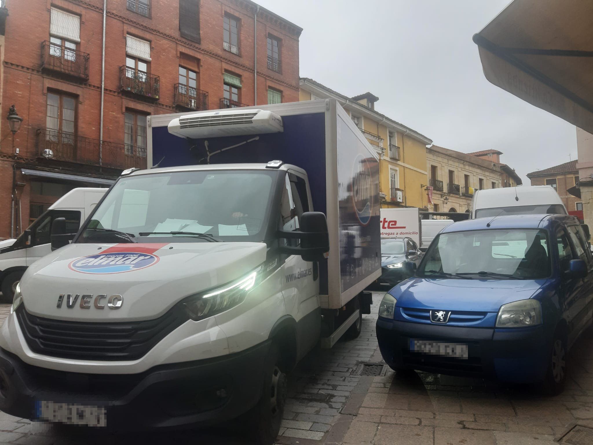 Repartidores en el Barrio Húmedo de León. | L.N.C.