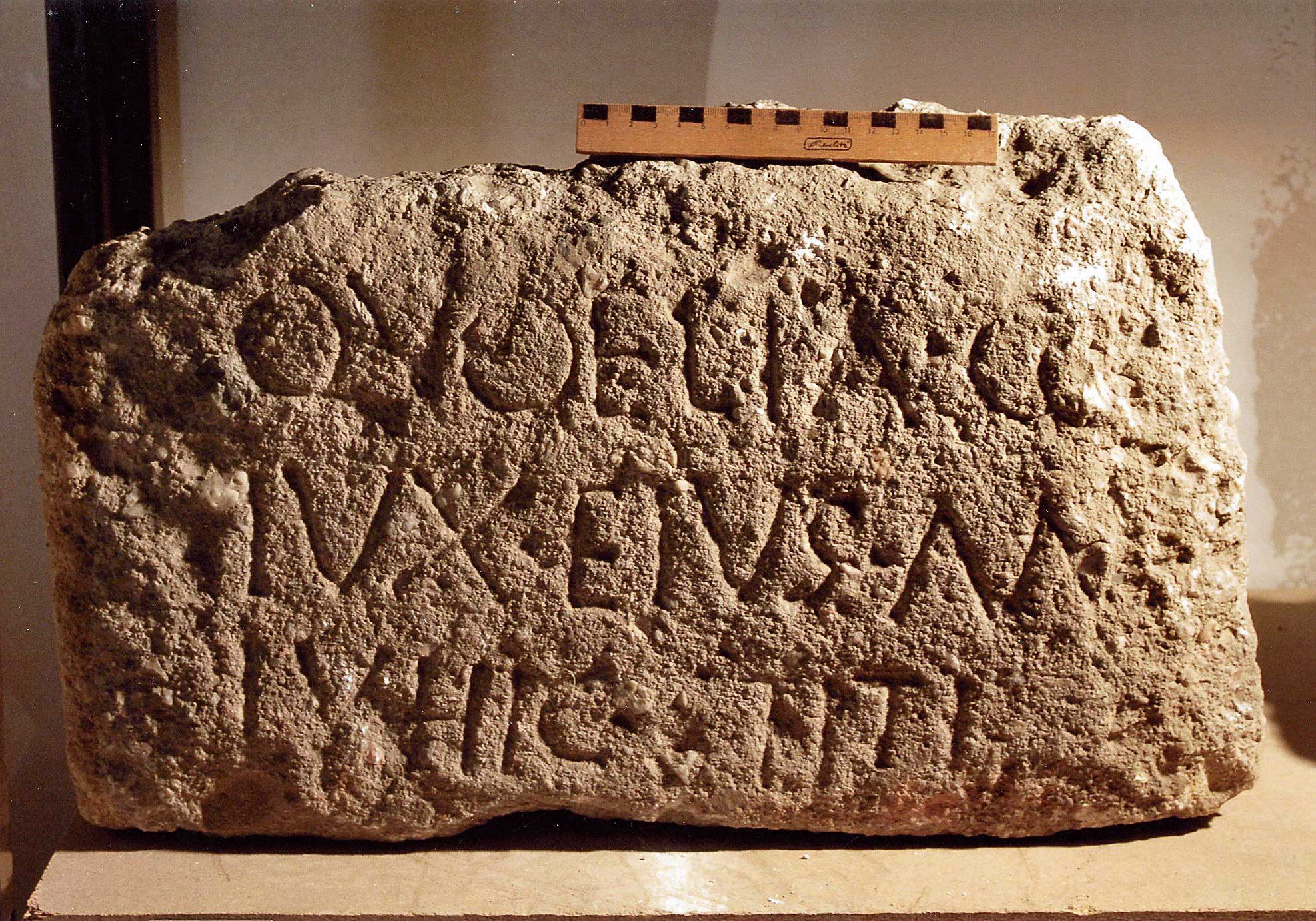 Piedra del derribo del Rastro. Siglo II avanzado. | MUSEO DE LEÓN