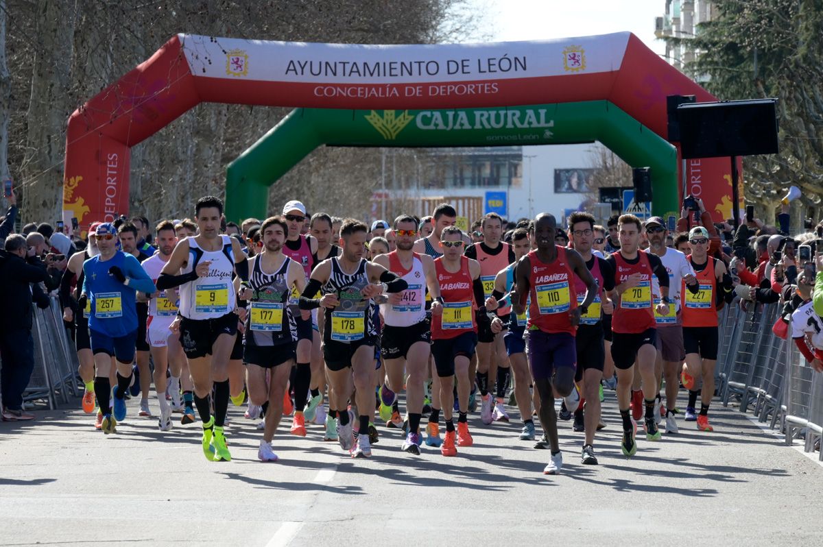 Momento de la salida de la Media Maratón que reunió a 6.000 personas. MAURICIO PEÑA