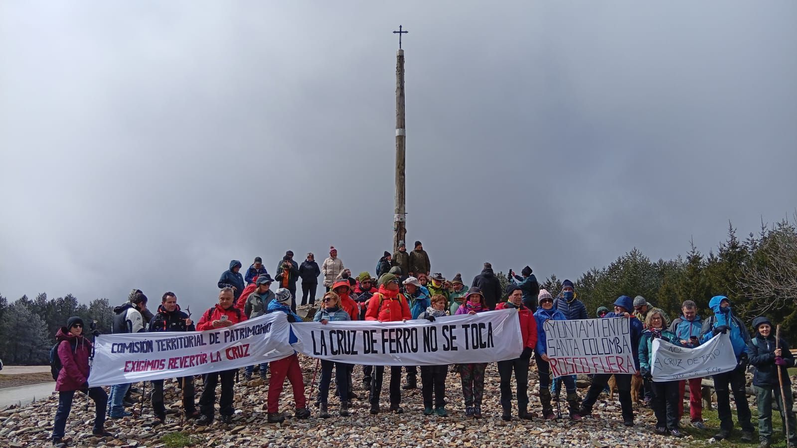 Concentración celebrada este domingo en defensa de la Cruz de Ferro. | FICS