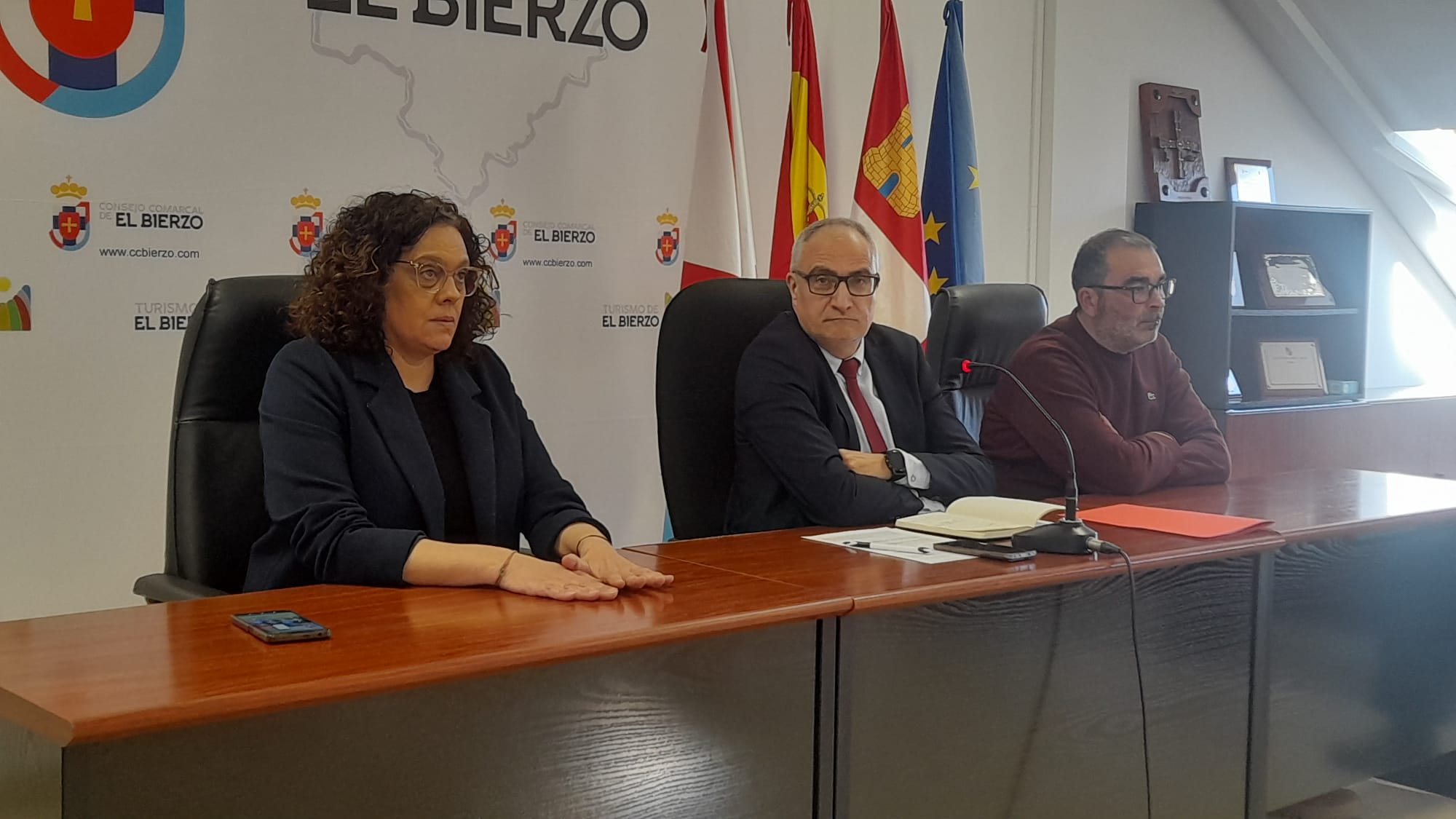 Rueda de prensa en el Consejo Comarcal sobre el Ponfeblino. | MAR IGLESIAS