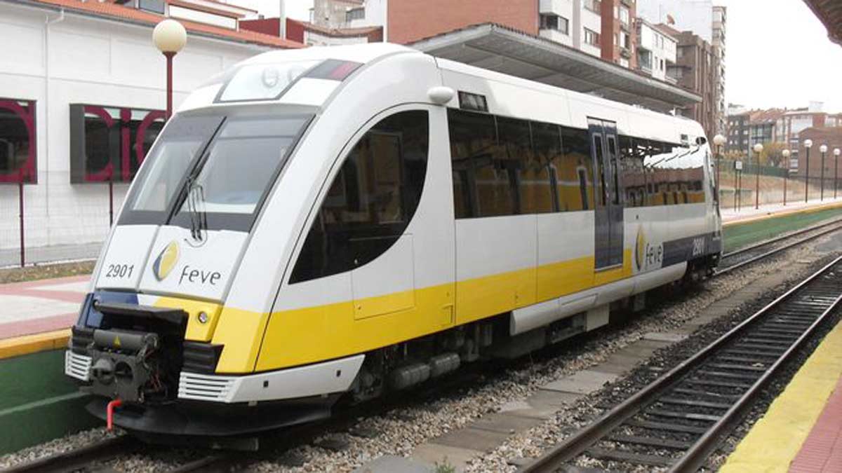 CCOO denuncia que la supresión de 30 trenes de Feve está generando un caos.