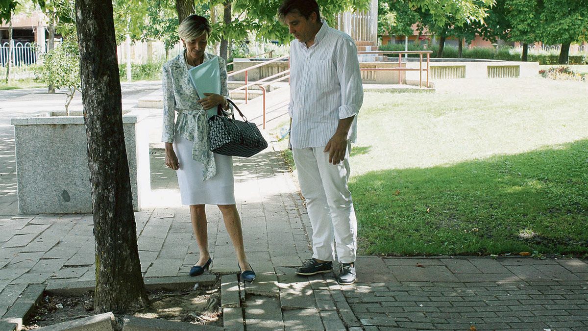 La concejala Ana Franco en la visita al parque del Polígono X. | L.N.C.