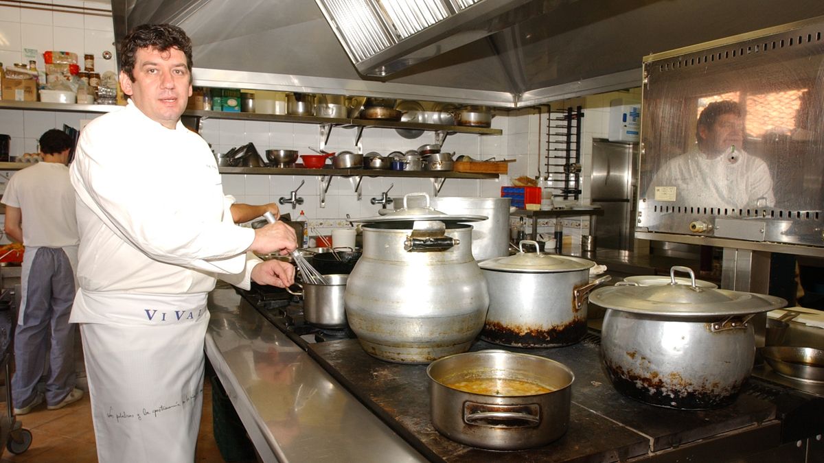 El cocinero astorgano Carlos Cidón consiguió la primera estrella Michelin de León, en 2003. En la imagen, en su restaurante Vivaldi. | MAURICIO PEÑA