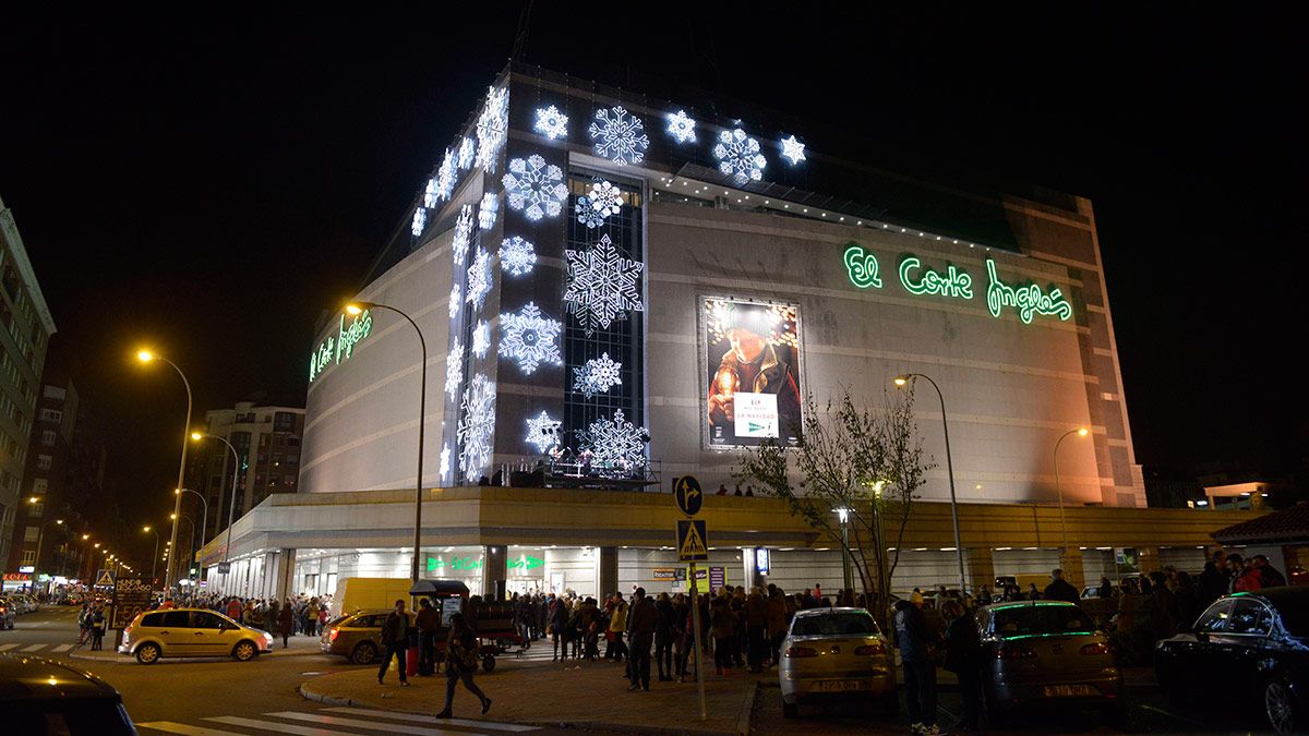 El premio reconoce el impulso social y económico de El Corte Ingles. | MAURICIO PEÑA