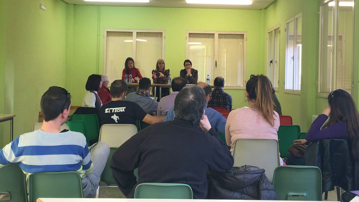 Un momento de la reunión mantenida el lunes en Trobajo. | L.N.C.