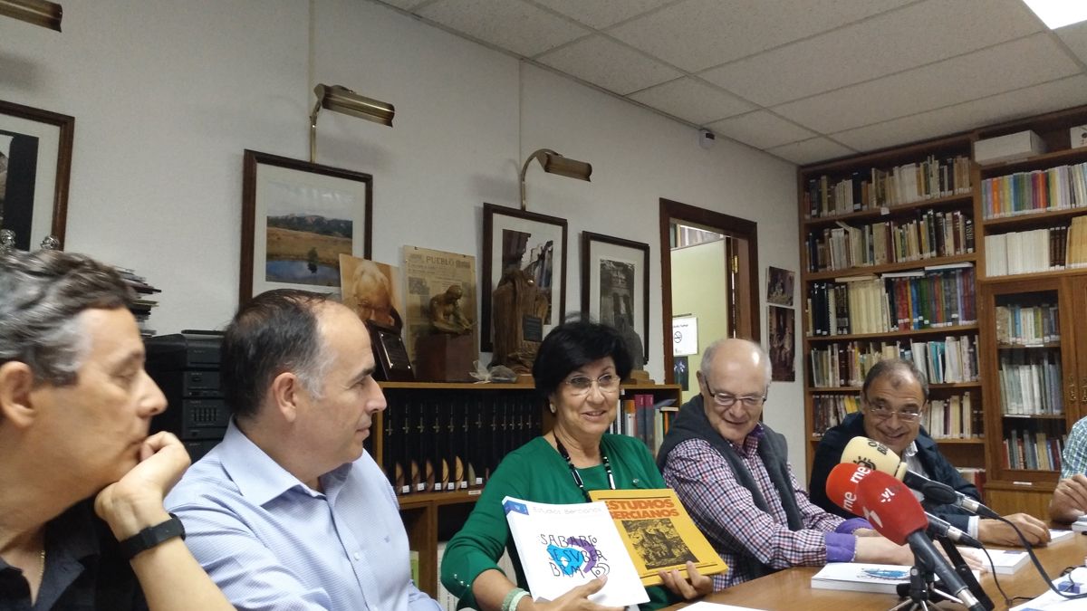 Presentación de una de las revistas en el IEB. | M.I.