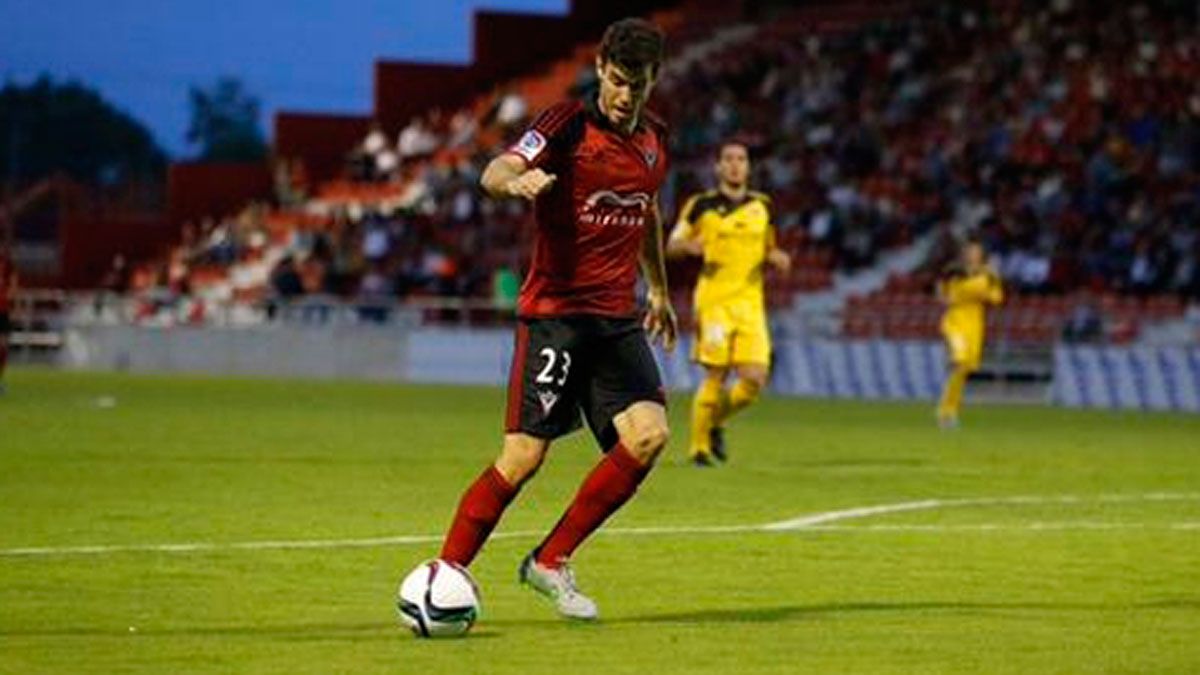 Néstor Salinas, durante su etapa en el Mirandés. | LA LIGA