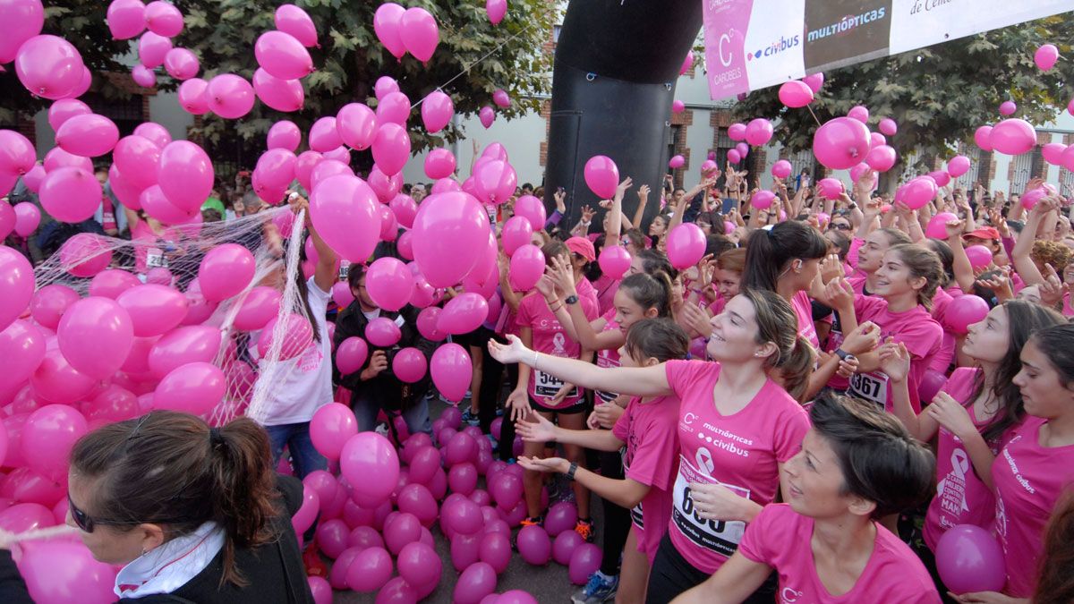 Imagen de la salida de una edición de la carrera de la mujer. | MAURICIO PEÑA