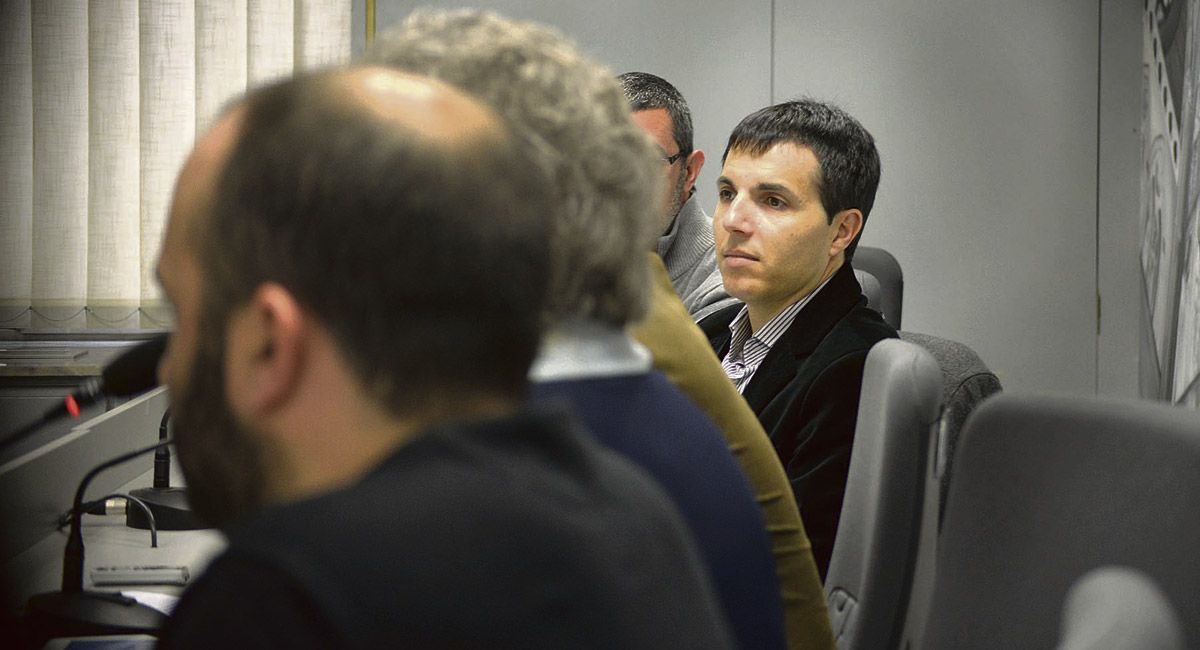 El nuevo director de la Joven Orquesta Leonesa, Francisco Valero Terribas, durante la presentación del proyecto 2015 de la formación. | MAURICIO PEÑA