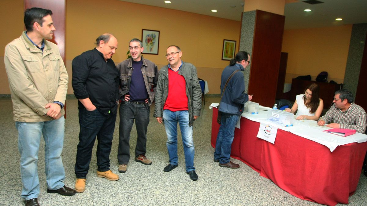 Los candidatos en las elecciones primarias celebradas ayer en Ponferrada. | CÉSAR SÁNCHEZ (ICAL)