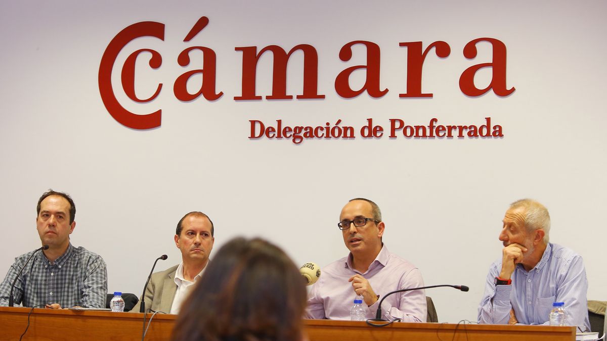 Presentación del estudio sobre el uso de neumáticos en la producción de la planta de Toral de los Vados. | C. SÁNCHEZ (ICAL)