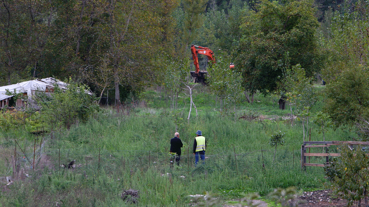 Las obras del dique del Sil, en el barrio de Flores del Sil. | César Sánchez (Ical)