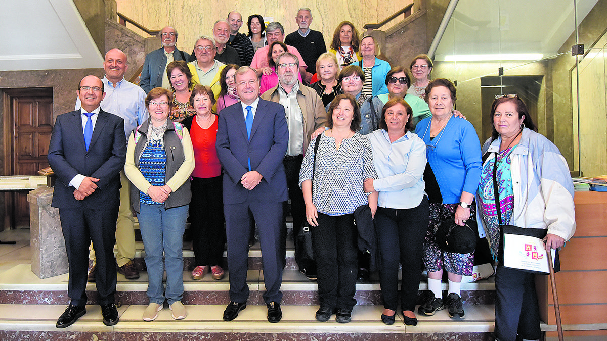 Foto de familia de los participantes en la recepción celebrada en el Ayuntamiento de San Marcelo. | SAÚL ARÉN