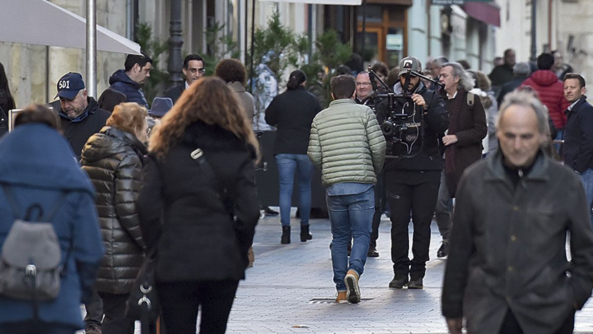 Las calles del centro de la capital leonesa estuvieron abarrotadas durante todo el puente de la Consistución y de la Inmaculada. | SAÚL ARÉN