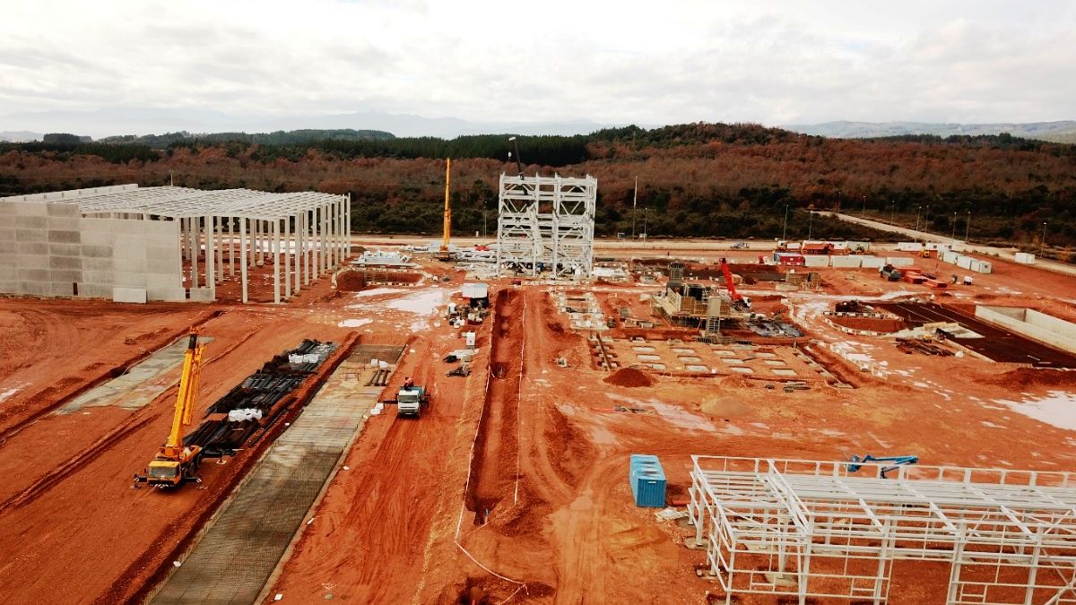 Estado de las obras de la central de Forestalia en Cubillos del Sil en la actualidad. L.N.C.