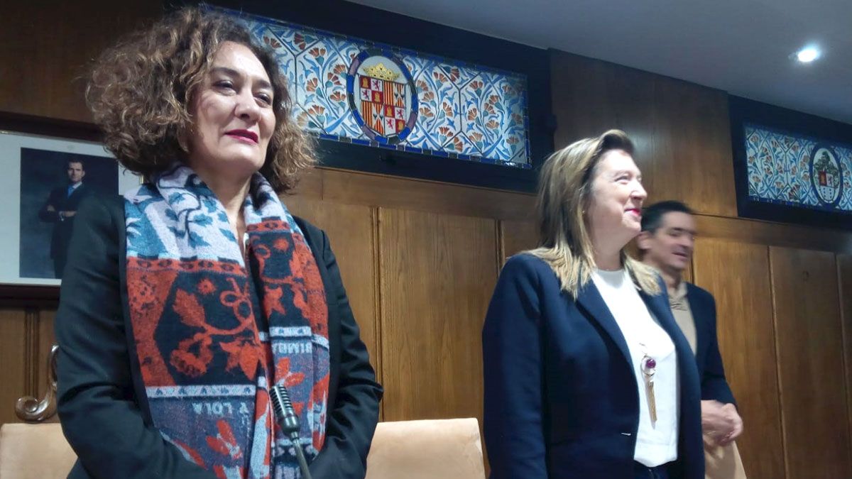La alcaldesa Gloria Merayo y la edil María Antonia Gancedo durante la sesión. | L.N.C.