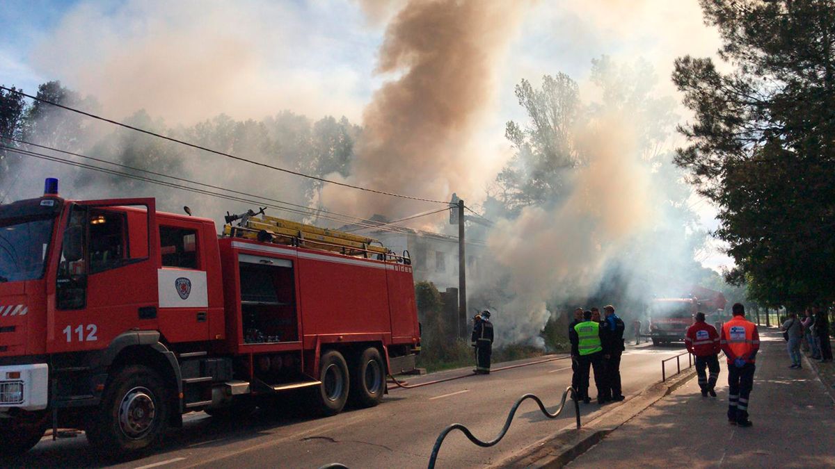 Incendio este martes en León. | FOTOGRAFÍAS DE SAÚL ARÉN