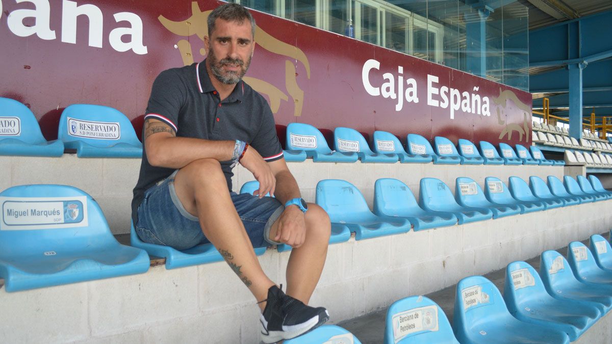 El técnico de la Ponferradina, Jon Pérez Bolo, durante la entrevista concedida a La Nueva Crónica. | A.C.